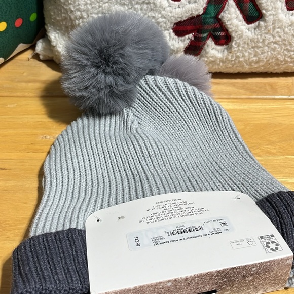 Mommy and me color block beanie 2 pc set - Picture 4 of 6